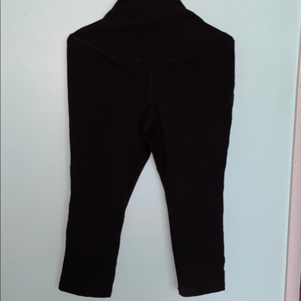 Old Navy Active Maternity Cropped Pant